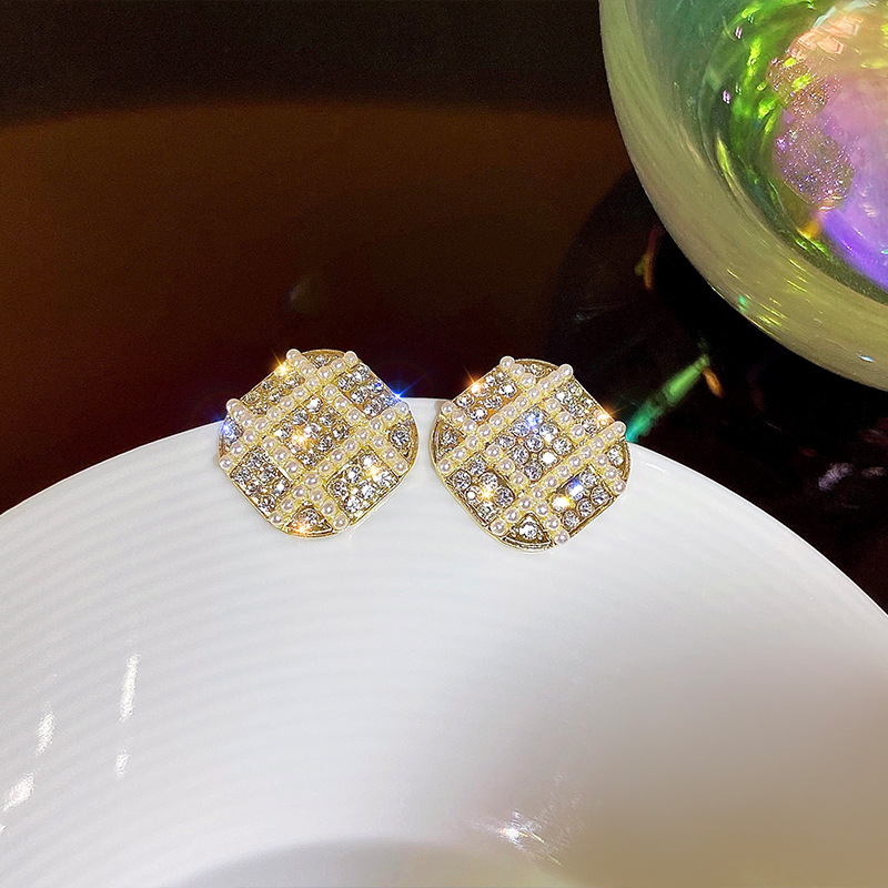 S925 Silver Needle Korean geometric Full diamond pearl earrings and Stud earrings, new trendy, simple, fashionable and light luxury stud earrings and earrings Application Scenario