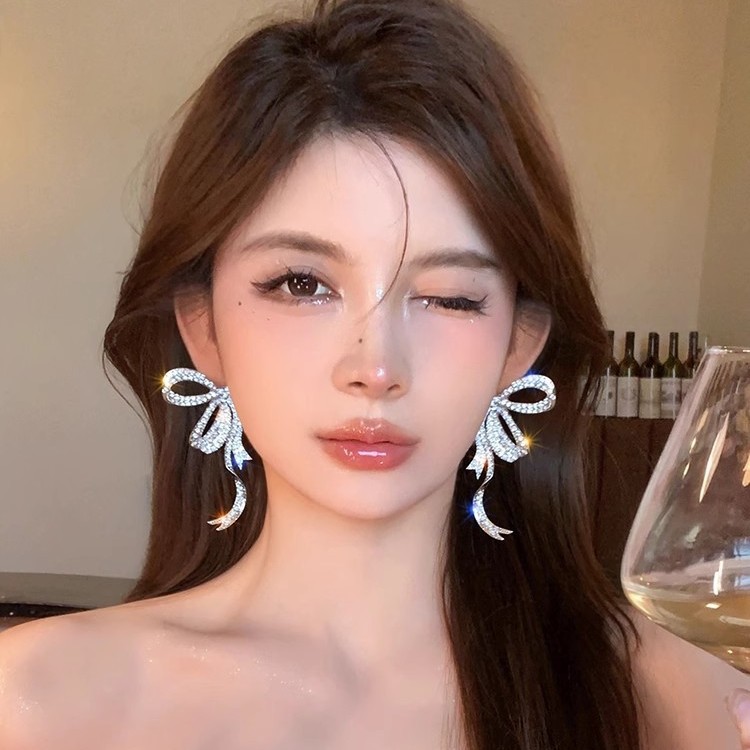 Full diamond ribbon bow stud earrings, women's silver needle cold style earrings, light luxury, niche design sense, high-end style earrings full figure