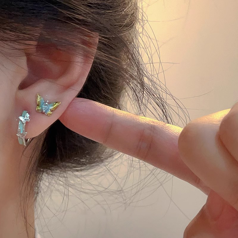 Light blue glazed butterfly earrings, a new Chinese-style ear stud and ear buckle with a light luxury and high-end feel for women, are unique and niche ear rings and earrings full figure