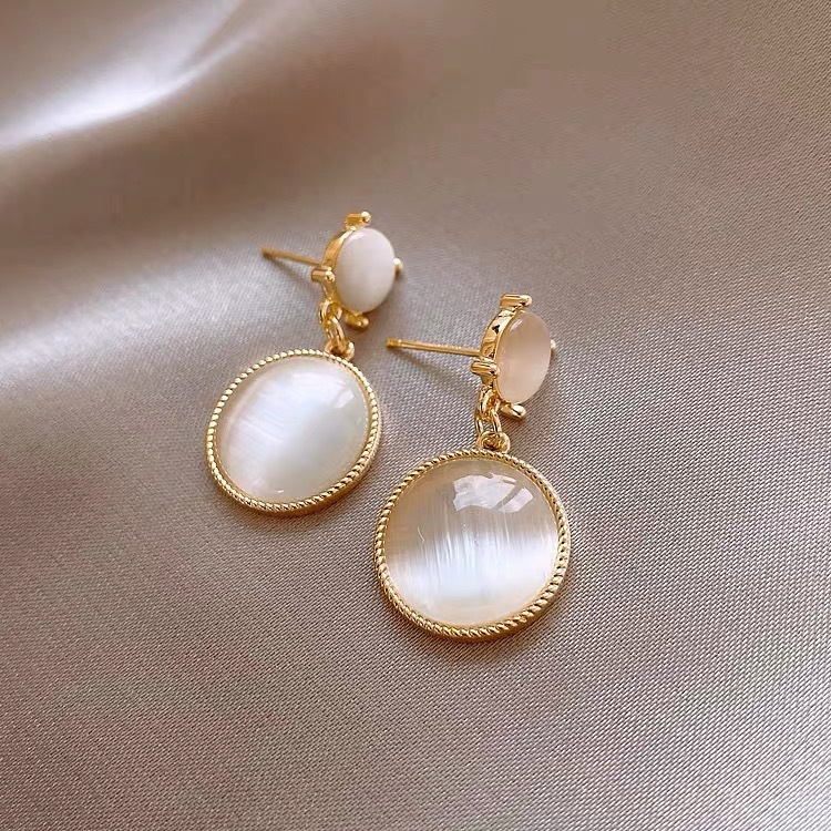 S925 Silver Needle round cat's eye stone earrings, new style earrings, Korean Internet celebrity style women's earrings, commuter style earrings full figure