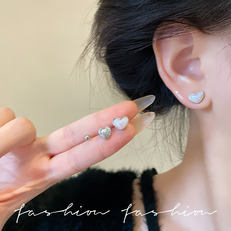 Silver Needle Heart-shaped set ear stud women's earrings, new simple, small, mini and light luxury earrings, high-end ear bone stud women Application Scenario