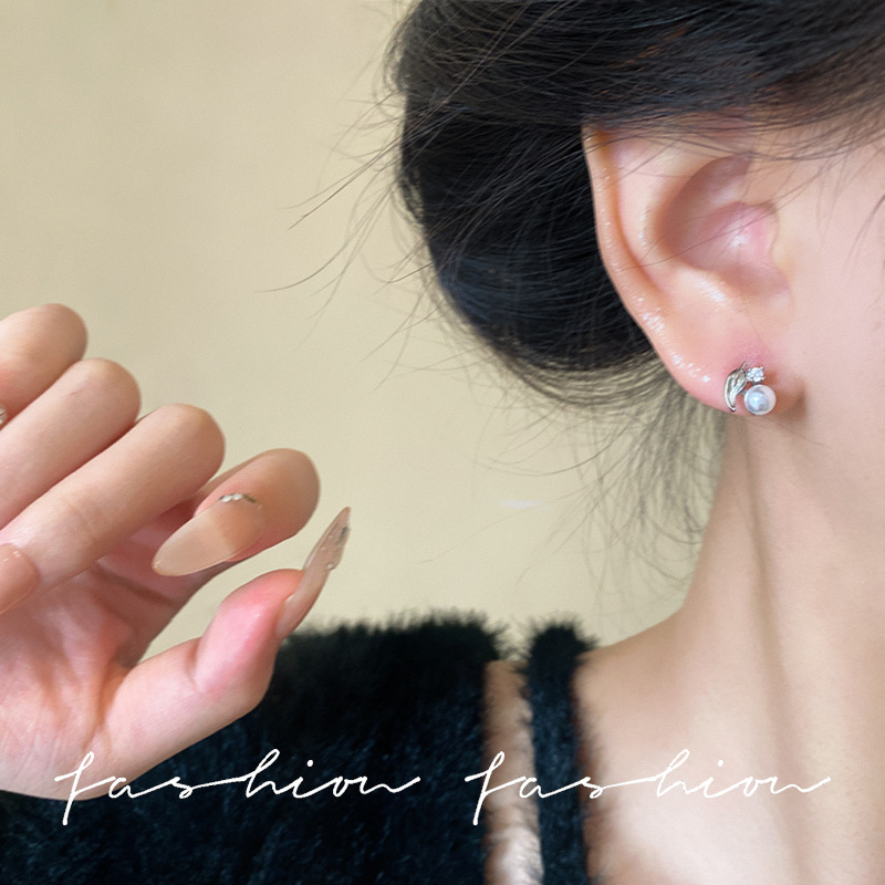 French-style light luxury slightly inset pearl stud earrings for women, simple and exquisite cherry high-end earrings, fashionable and small earrings Application Scenario