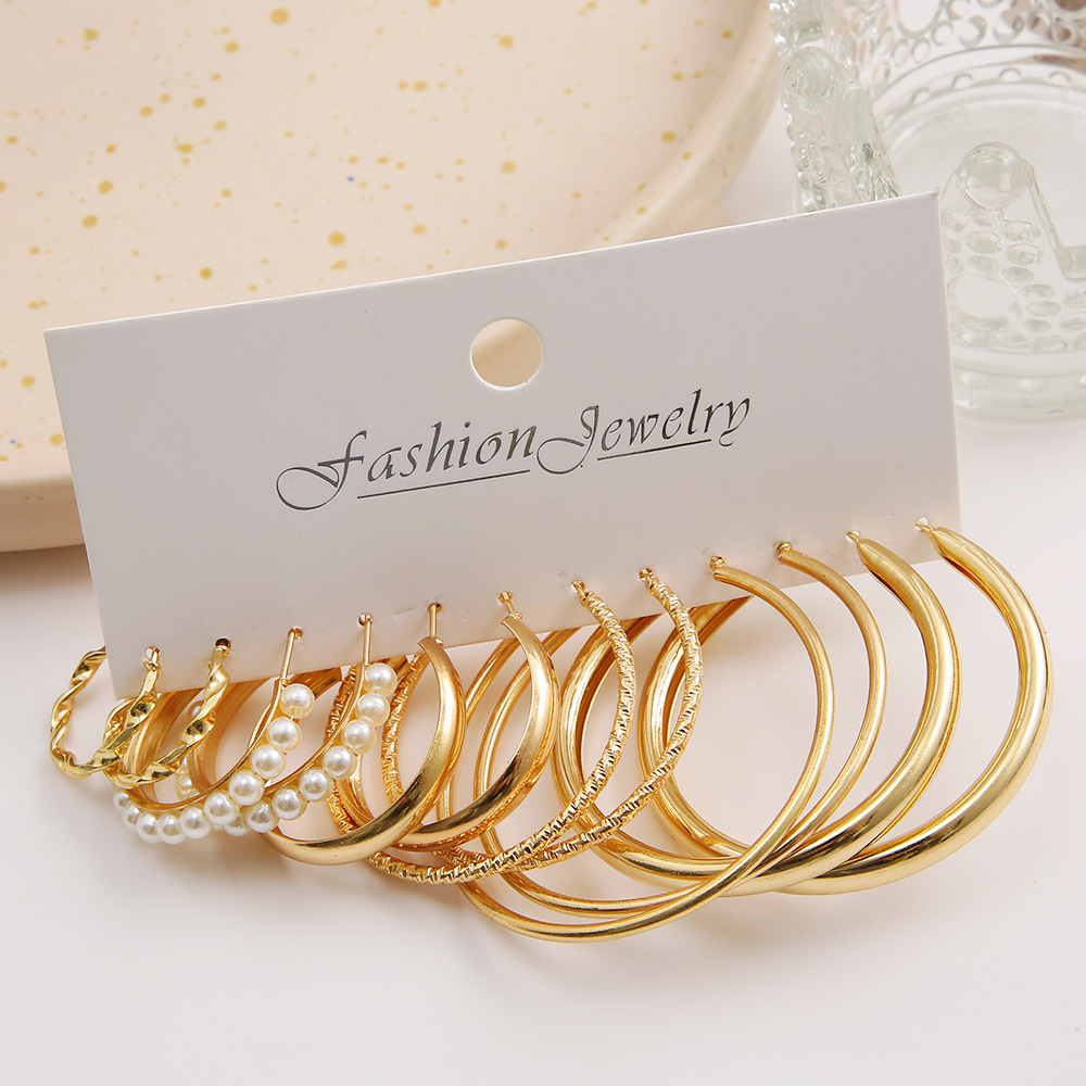 European and American creative gold C-shaped earrings, metal ear ring earrings, high-end earrings, retro pearl imitation earrings, women's ins style Specification drawing