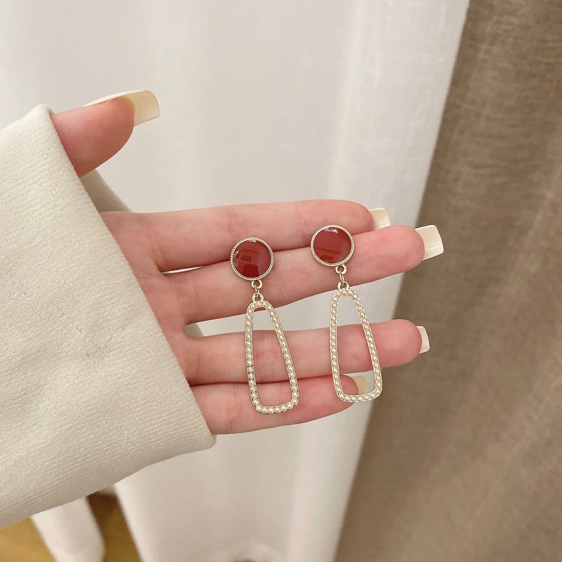 S925 Silver Needle Women's Niche French retro oil-dripping cute earrings, pearl stud earrings, internet-famous style long earrings Item Picture
