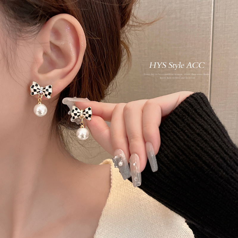 S925 Silver needle Black and white checkerboard checkered bow pearl stud earrings for women, high-quality wholesale earrings full figure