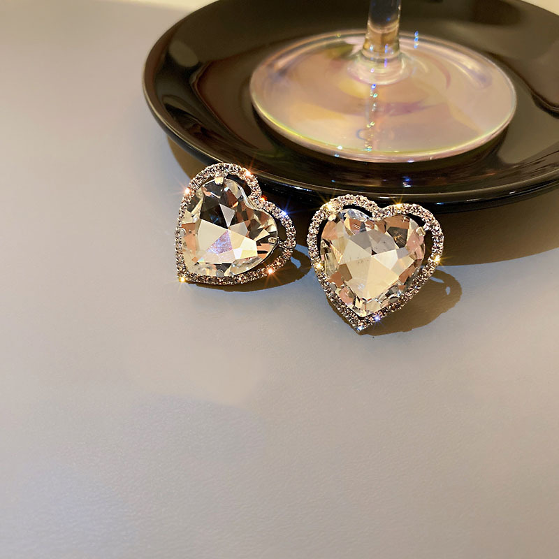 Heart-shaped Zircon stud earrings for women, 2022 Autumn and Winter new trendy earrings, stylish and versatile earrings for Internet celebrities, wholesale trendy accessories Specification drawing