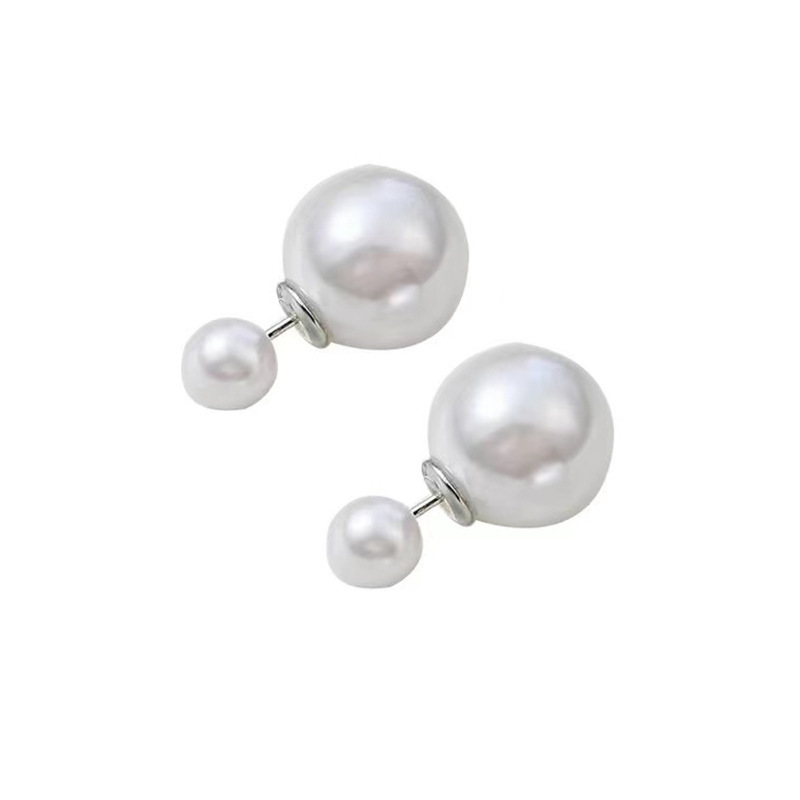 Wear more elegant pearl earrings, women's fashionable and light luxury commuting high-end earrings. 925 silver needle earrings, niche stud earrings Item Picture