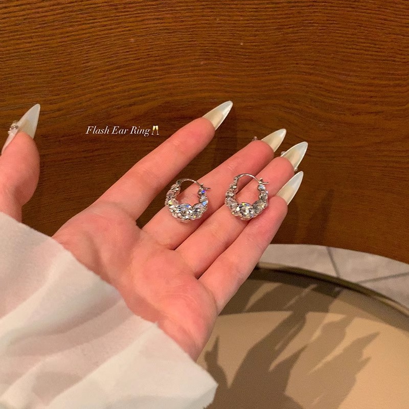 French-style full-diamond, diamond-encrusted ring ear studs, super dazzling and versatile, a light luxury and high-end design for women's earrings Application Scenario