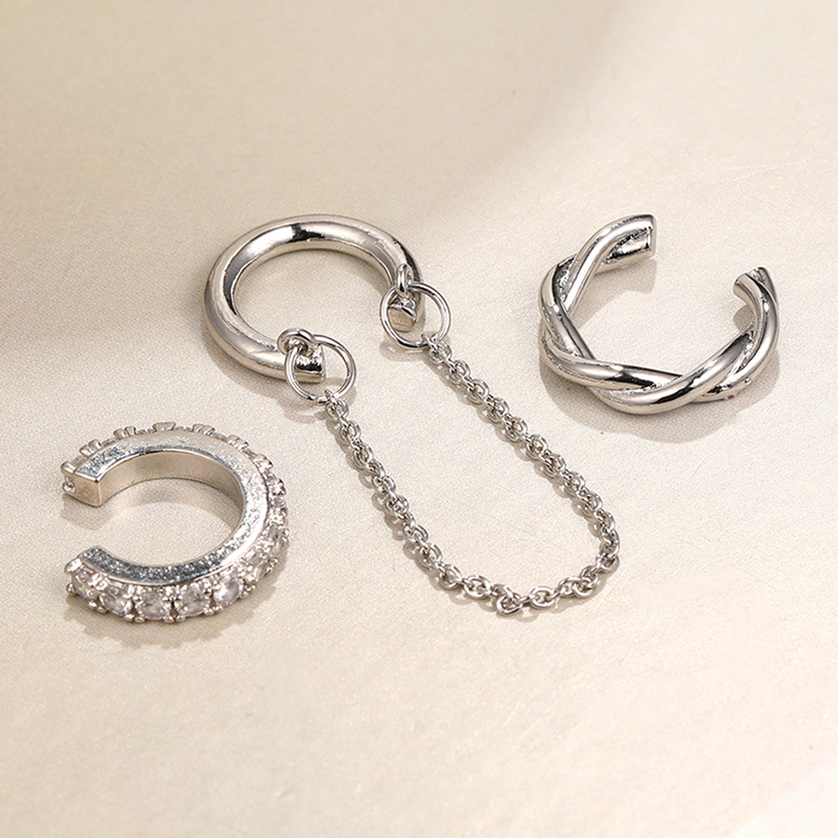 This is a retro and personalized set of the popular cross-border best-selling Point Drill C-shaped ear bone clip without ear holes in Europe and America Application Scenario