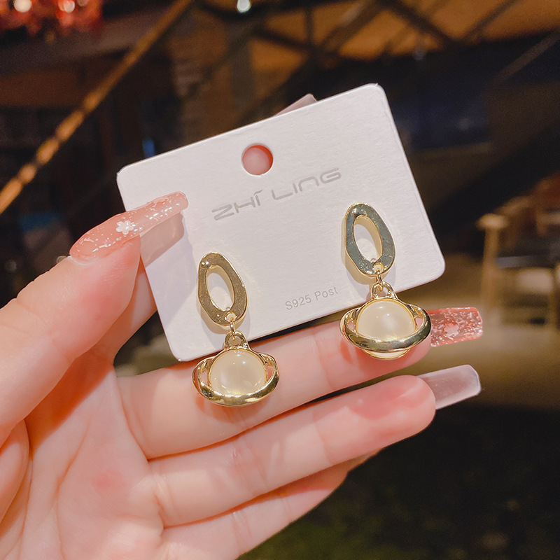 S925 Silver Needle, a popular Instagram cat-eye pendant, new trendy earrings, simple and elegant earrings for Hong Kong-style women full figure