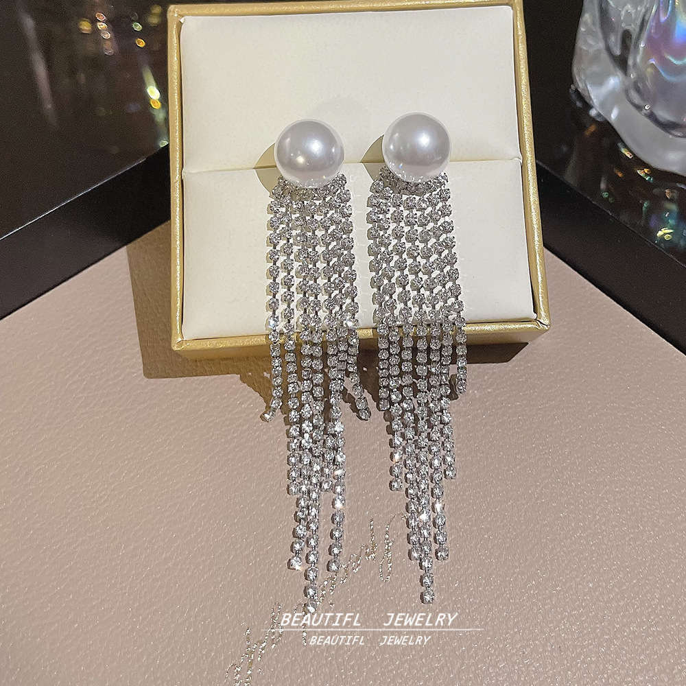 Slimming face, full-diamond pearl earrings, light luxury and high-end style, individual temperament, stud earrings, tassels, long earrings, silver needle earrings Application Scenario