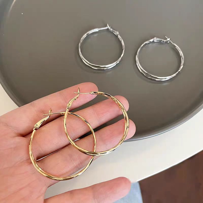 Fashionable exaggerated circle earrings for women, high-end, light luxury and niche ear rings, 2024 best-selling trendy earrings wholesale details Picture