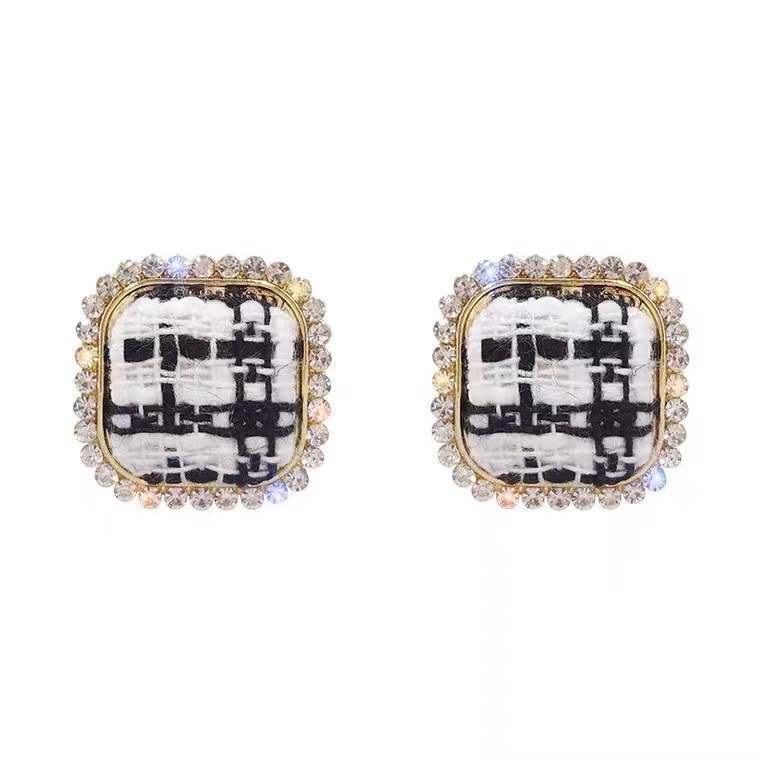 S925 Silver needle checkerboard checkered fabric diamond square stud earrings, Korean niche girl retro checkered Ins-style earrings Item Picture