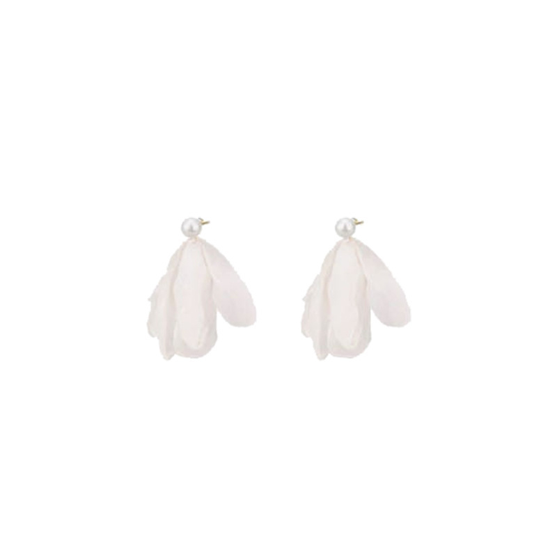 Flower pearl earrings suitable for spring and summer, a niche design for women, high-end stud earrings, light luxury, fashionable and versatile earrings Item Picture