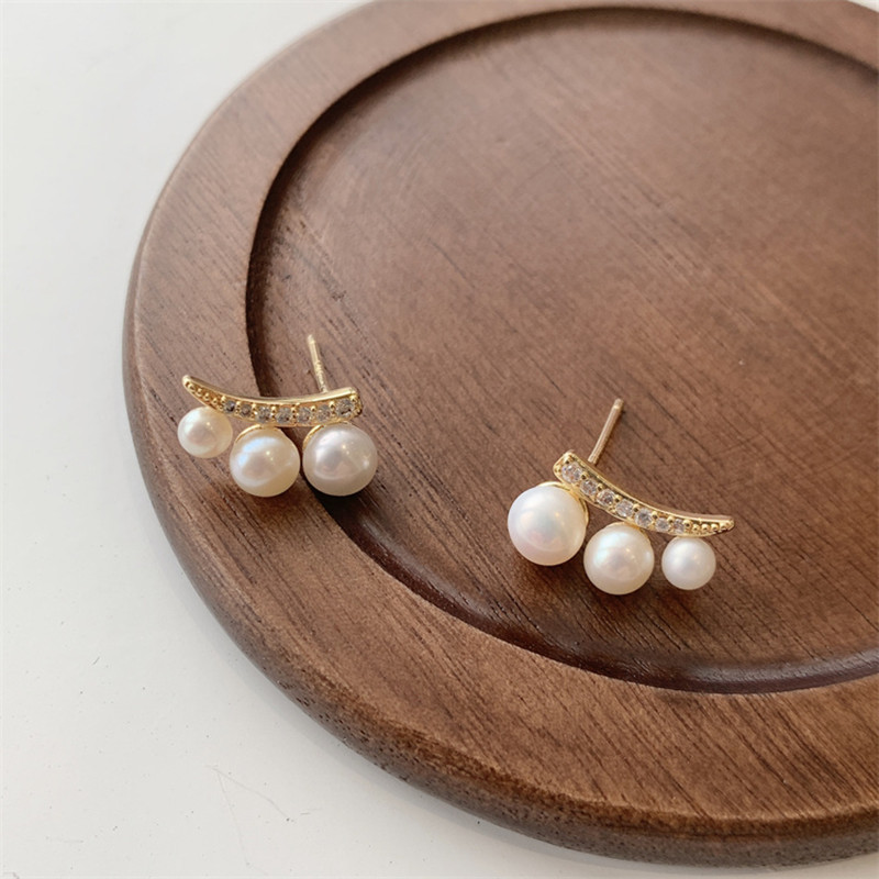 S925 Silver Needle Korean pearl Stud earrings in a cold and simple style for women, small and anti-allergy, light luxury and niche design Specification drawing