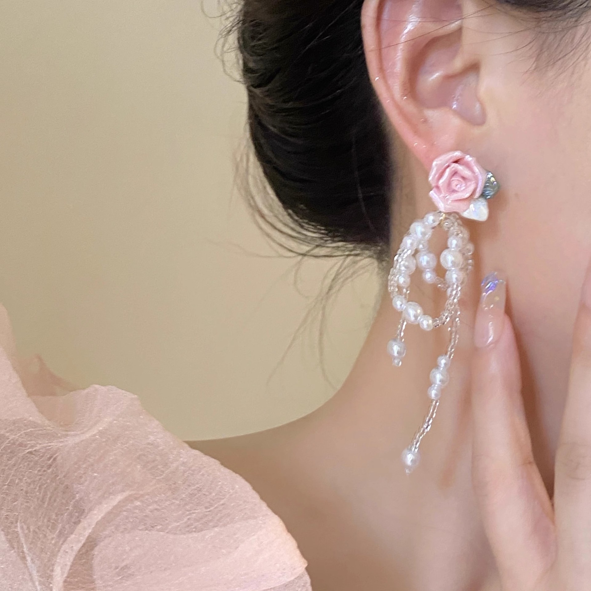 Super ethereal pink rose flower pearl tassel earrings for women, light luxury, sweet and elegant, exquisite and high-end earrings Specification drawing