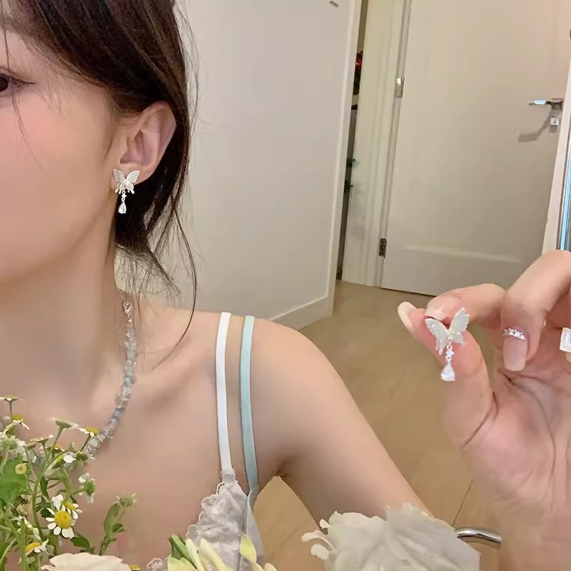 Super fairy butterfly Zircon earrings, women's light luxury, niche, versatile, elegant and high-end stud earrings, 925 silver needle earrings and accessories Specification drawing