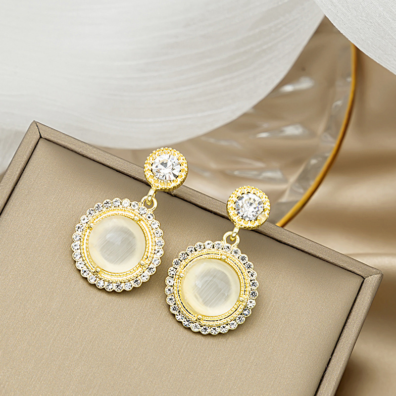S925 Silver needle retro French round cat-eye earrings, elegant and trendy Korean style, diamond-encrusted, personalized and versatile stud earrings details Picture