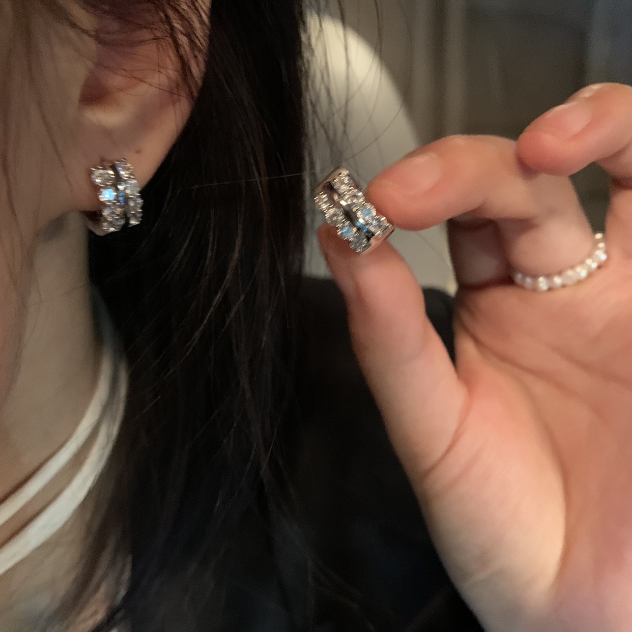 The 2025 new cold style earrings, a niche design for women, zircon ear buckles S925 silver needle, a popular earpiece Specification drawing
