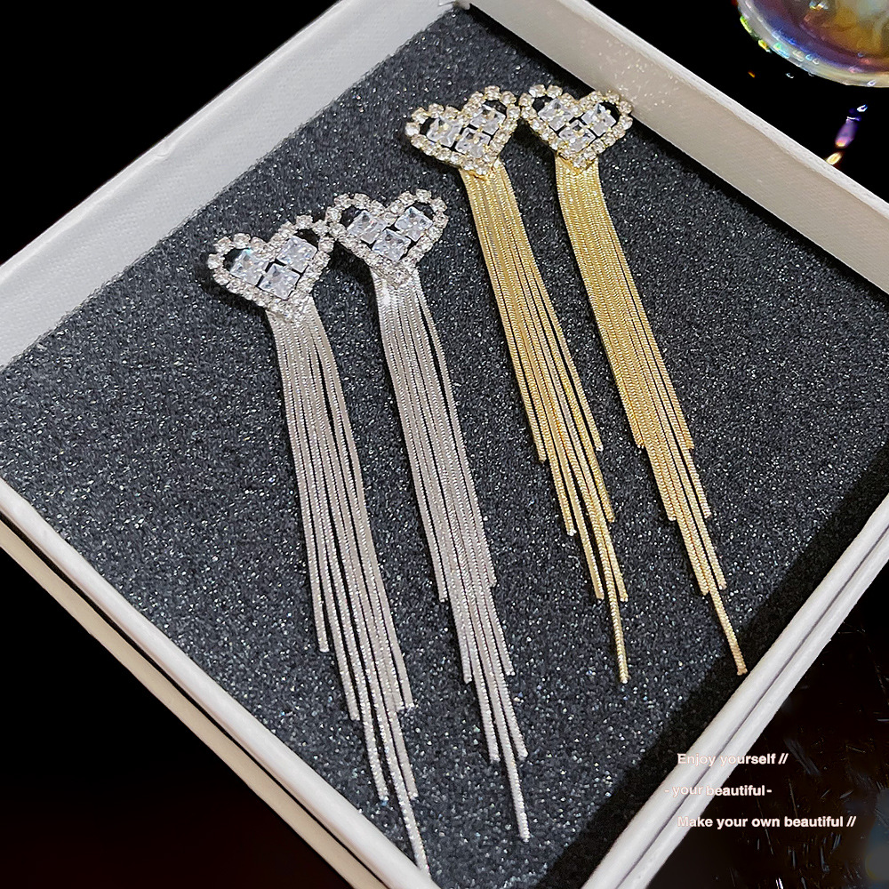 Fashionable, exquisite, versatile, high-end and elegant heart-shaped earrings, a light luxury and niche design for socialite, long tassel earrings for women full figure