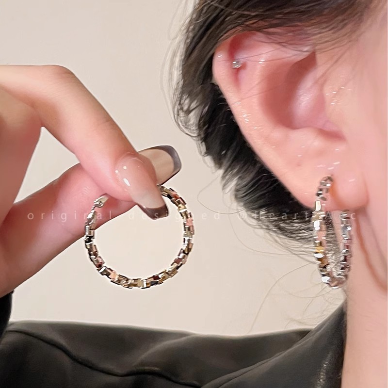 Silver ring earrings 2025 New bestseller, ear buckle, light luxury and high-end feel, exaggerated ear ring, round face, plain ring earrings full figure