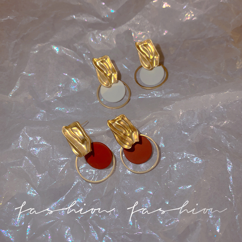 Niche design sense, versatile circle earrings for women, Japanese and Korean light luxury, simple and individual stud earrings, fashionable and versatile earrings, trendy Specification drawing