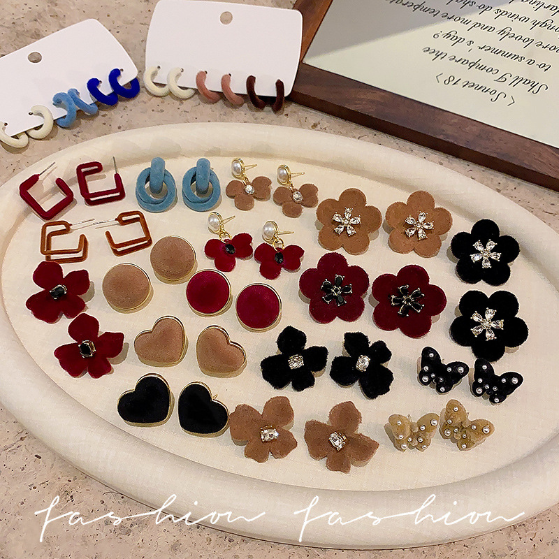 925 Silver Needle Autumn and Winter Plant Velvet earrings, artistic, retro and high-end Christmas earrings, individual and exaggerated earrings for women full figure