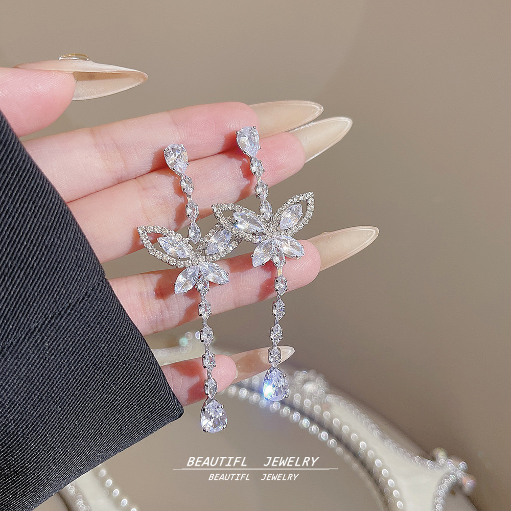 Fashionable and elegant, super sparkling tassel earrings, light luxury and high-end feel, butterfly stud earrings, 925 silver needle, elegant and versatile earrings for women full figure