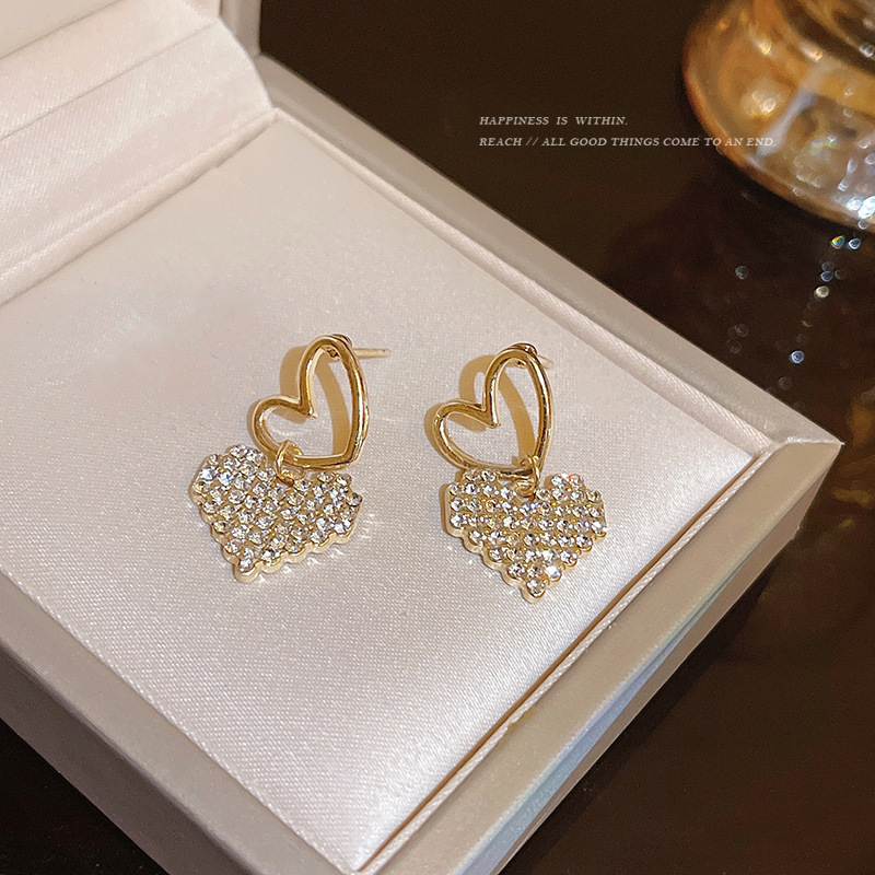 S925 Silver needle high-end full-diamond heart-shaped earrings, feminine charm, niche design, ins style stud earrings Specification drawing