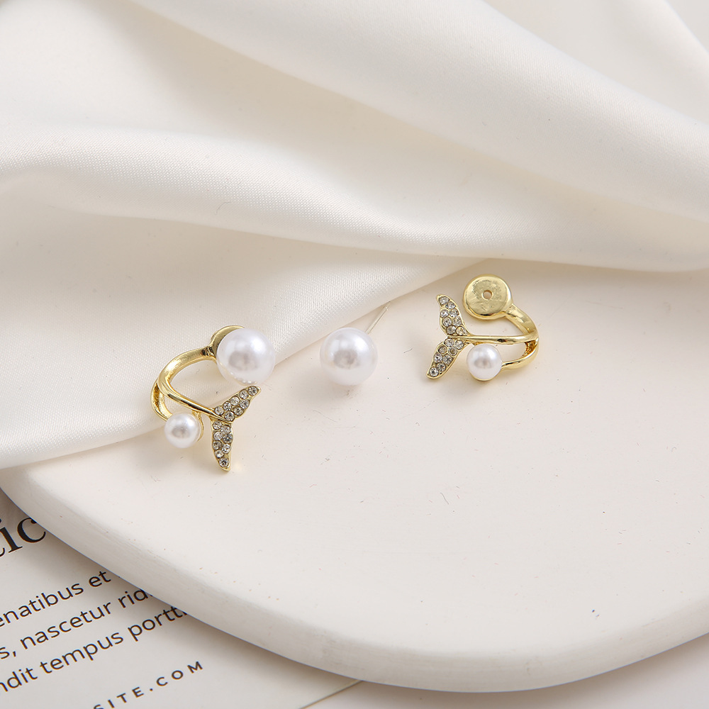 Wholesale of popular micro-inset fish-tail imitation pearl stud earrings on an independent website, with a creative, unique and sweet design sense Application Scenario