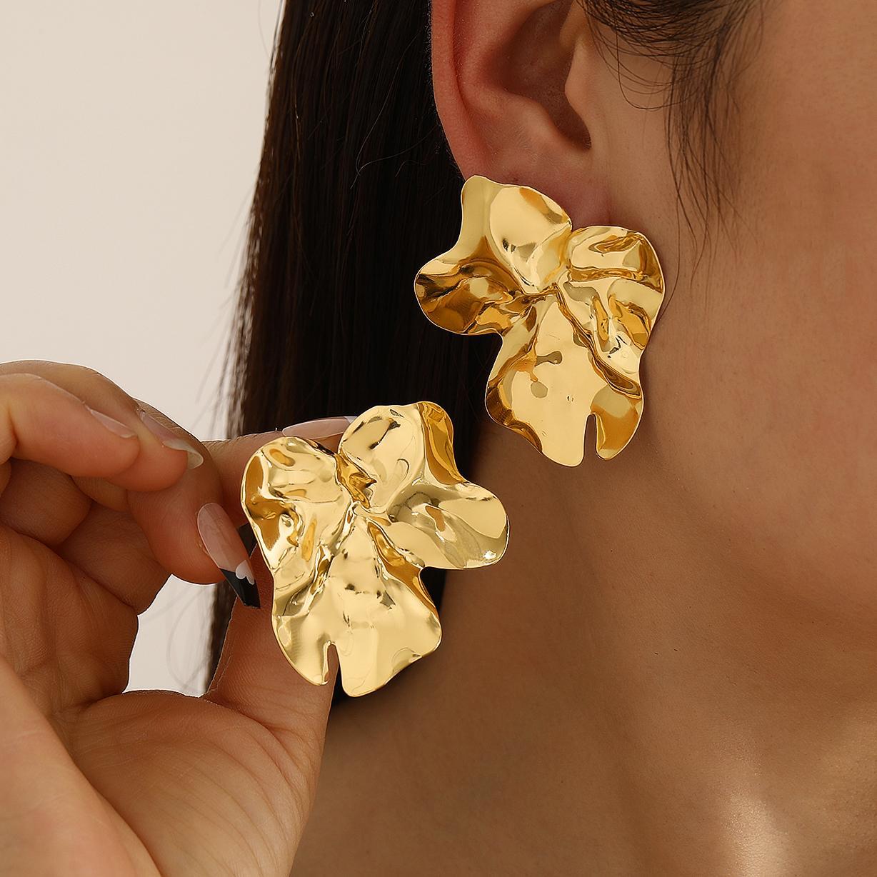 The trendy Instagram cold metal irregular pleated earrings for women, shein, are a cross-border bestseller with a simple and elegant style details Picture