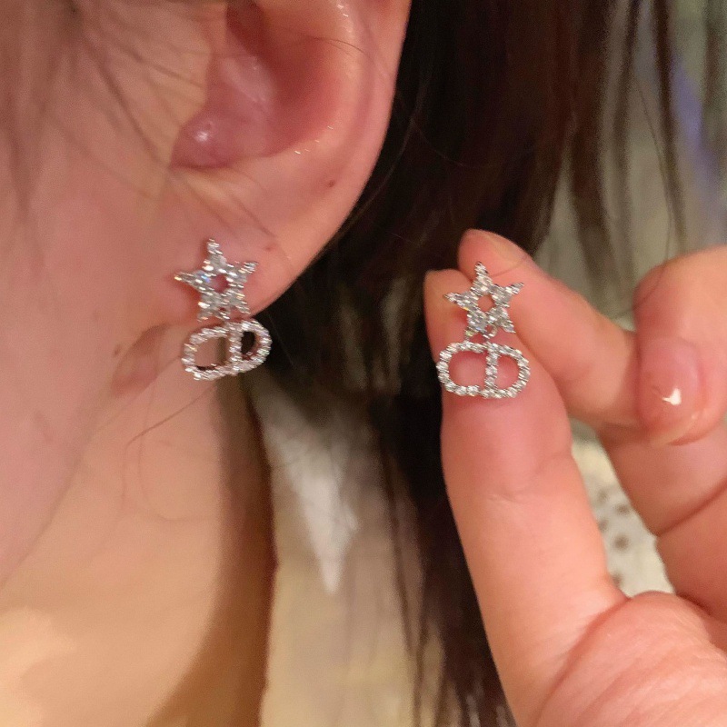 S925 Silver Needle Star Letter Stud Earrings are fashionable and elegant commuter earrings for women, featuring a light luxury, niche and high-end feel full figure