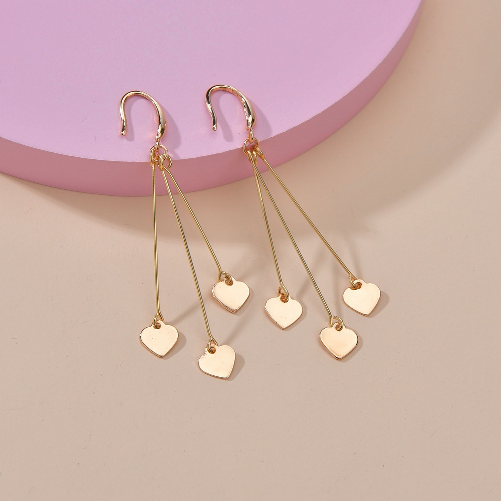 European and American popular iron sheet heart-shaped earrings, retro and fashionable long tassel earrings and earrings, cross-border accessories wholesale Specification drawing