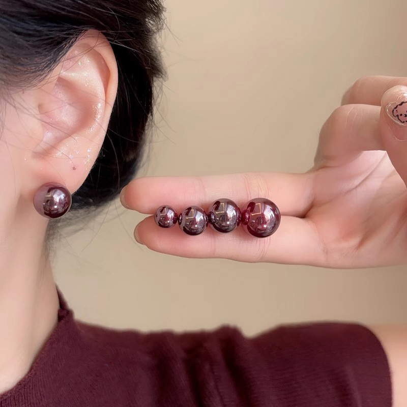 The dazzling purple grape bean stud earrings for women's autumn and winter, with a retro and high-end feel, are a new bestseller in 2025. They are light luxury and unique earrings full figure