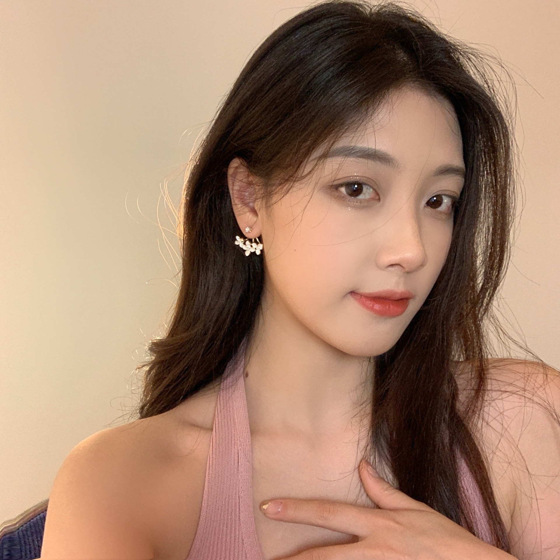 S925 Silver Needle, a niche design with an extremely ethereal oil-dripping flower stud, is a Korean personalized, simple and elegant earring accessory Specification drawing