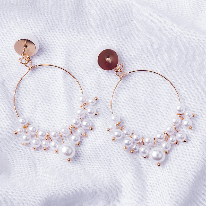 The new ins hollowed-out circle long pearl ear rings from Dongdaemun are elegant, simple and slimming, with tassel earrings that are suitable for girls Specification drawing