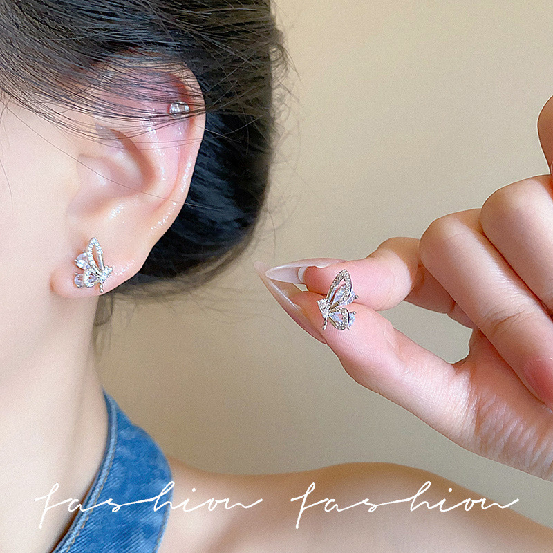 Super Sparkling butterfly Zircon stud earrings for women, light luxury, niche, exquisite and high-end style earrings, cool and elegant, versatile earrings Application Scenario