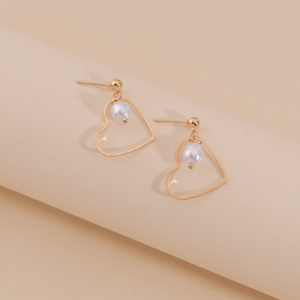 Japanese and Korean versions of fashionable and sweet heart-shaped pearl geometric alloy women's earrings, stud earrings and pendants Specification drawing