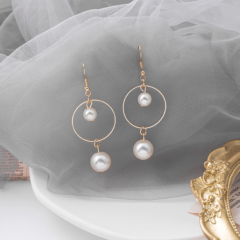 Dongdaemun's new trendy pearl long tassel earrings, ins round commuter size pearl earrings Application Scenario