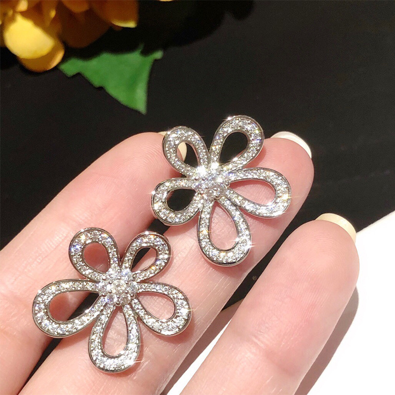 Korean diamond-encrusted hollowed-out sunflower-shaped stud earrings with a fashionable, elegant, niche and high-end design sense details Picture
