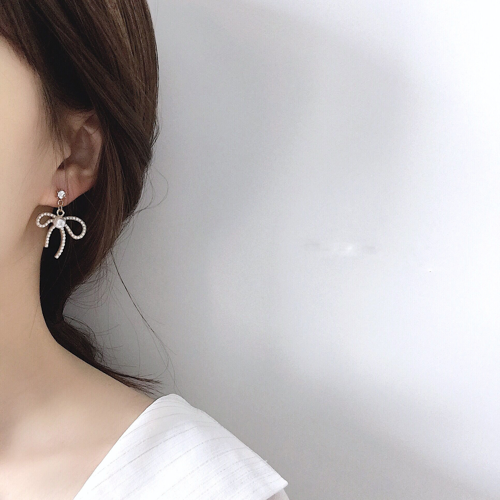 Wholesale of bow earrings, long tassel pearl earrings, stud earrings and other earrings for women in Dongdaemun, South Korea Application Scenario
