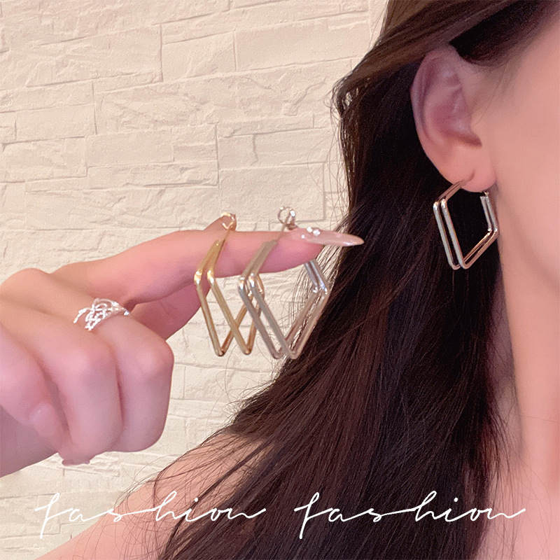 Exaggerated ear rings, large earrings, new bestsellers, light luxury and high-end feel, silver earrings, niche design sense earrings full figure