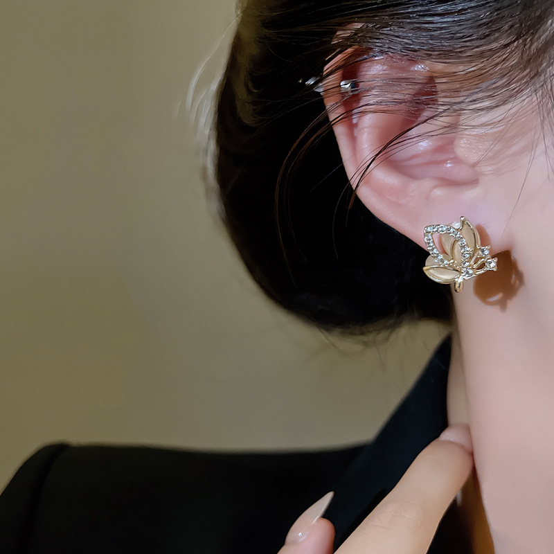 Butterfly cat's eye stone ear studs for women, small, exquisite, high-end and elegant earrings, niche design sense, gold earrings wholesale Application Scenario