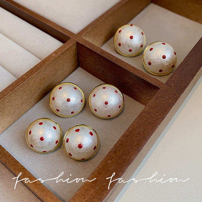 Versatile and elegant polka dot pearl stud earrings for women, a new best-selling, niche, retro, unique Chinese-style, whitening and fashionable earrings Specification drawing