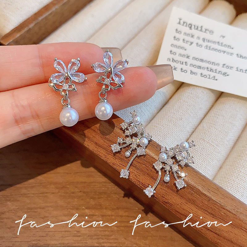 New best-selling, fashionable and high-end, light luxury, socialite style zircon earrings for women, simple and versatile Korean-style stud earrings details Picture