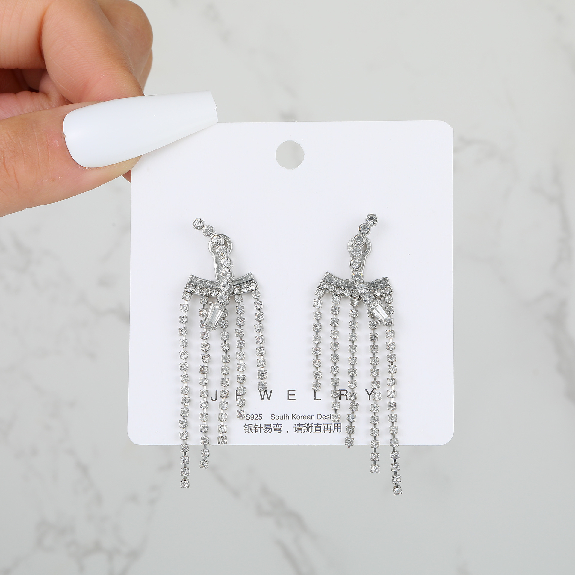 European and American cross-border best-selling ins-style luxurious and dazzling studded tassel elegant ladies' earrings earrings Application Scenario
