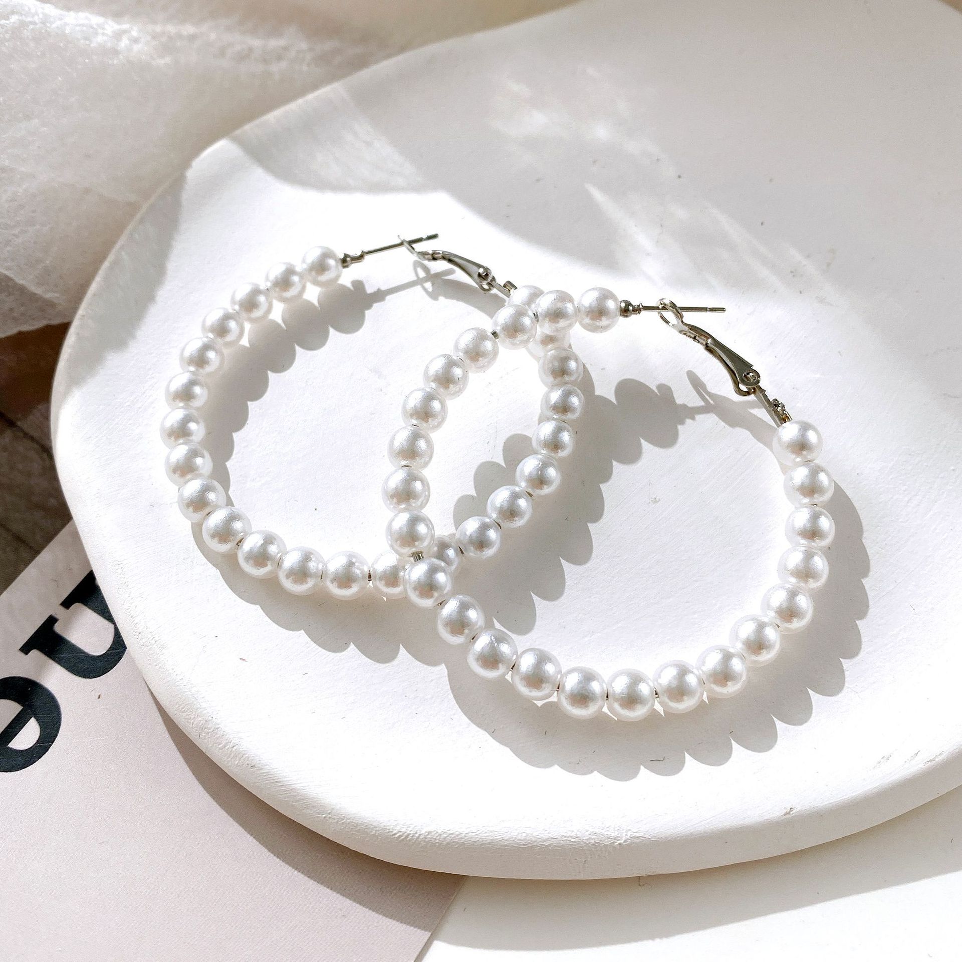 This is a best-selling retro imitation pearl ear ring from Europe and America. It features a stylish and cool Ins style large ring earrings details Picture