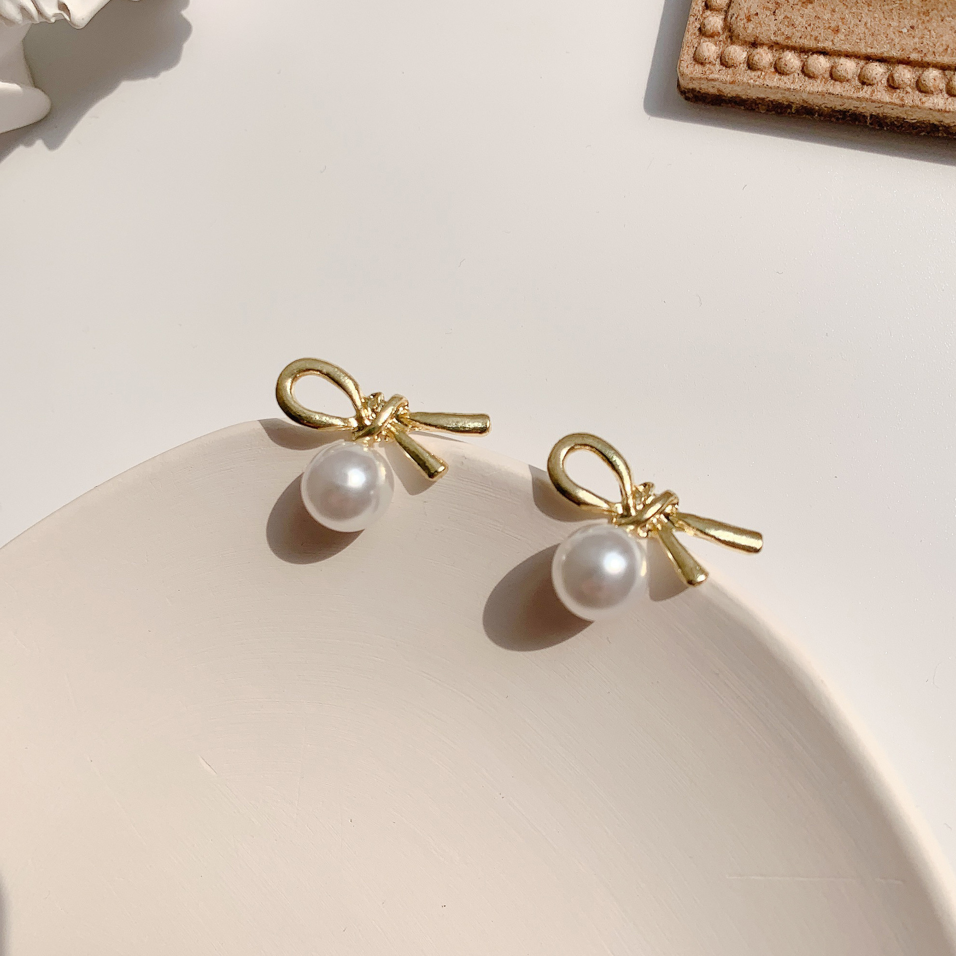 s925 Silver needle InS-style pearl knot earrings for girls, cute and sweet Korean students, versatile bow stud earrings for girls full figure