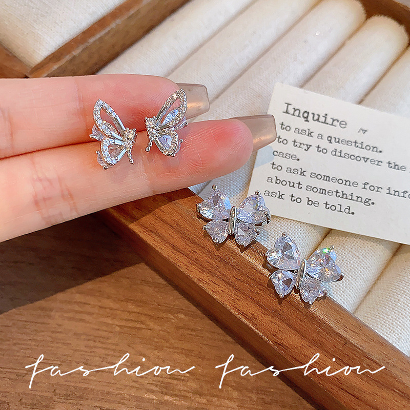 Super Sparkling butterfly Zircon stud earrings for women, light luxury, niche, exquisite and high-end style earrings, cool and elegant, versatile earrings full figure