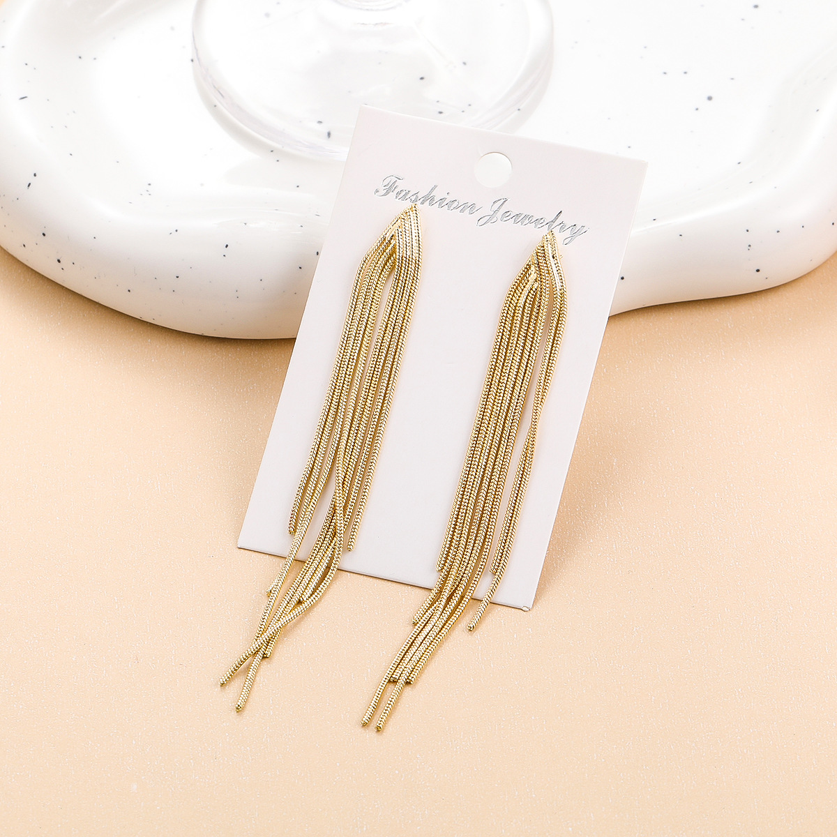 Cross-border Amazon best-selling personalized, light luxury, trendy long earrings, European and American fashionable tassel earrings jewelry Application Scenario